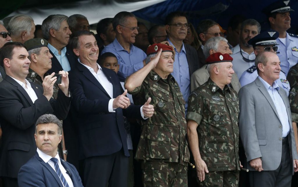 Bolsonaro com militares