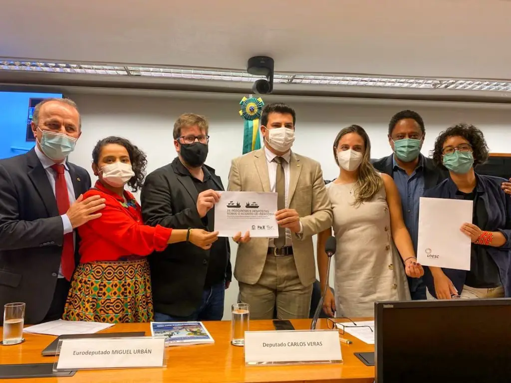 Na foto estão os paricipantes da reunião