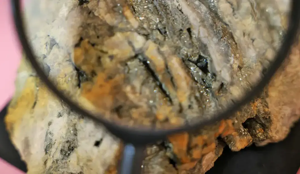 mineral na lupa
