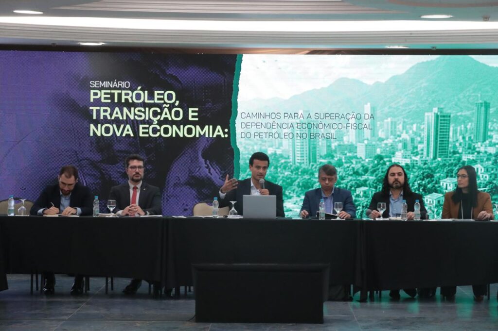Painelistas do seminário Petróleo Transição e Nova Economia
